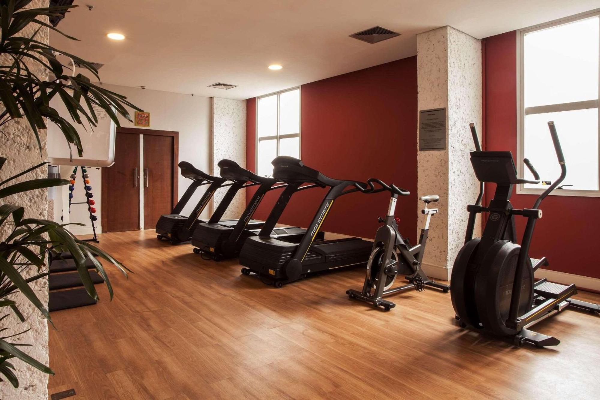 Radisson Alphaville Barueri Exterior foto A gym in a hotel